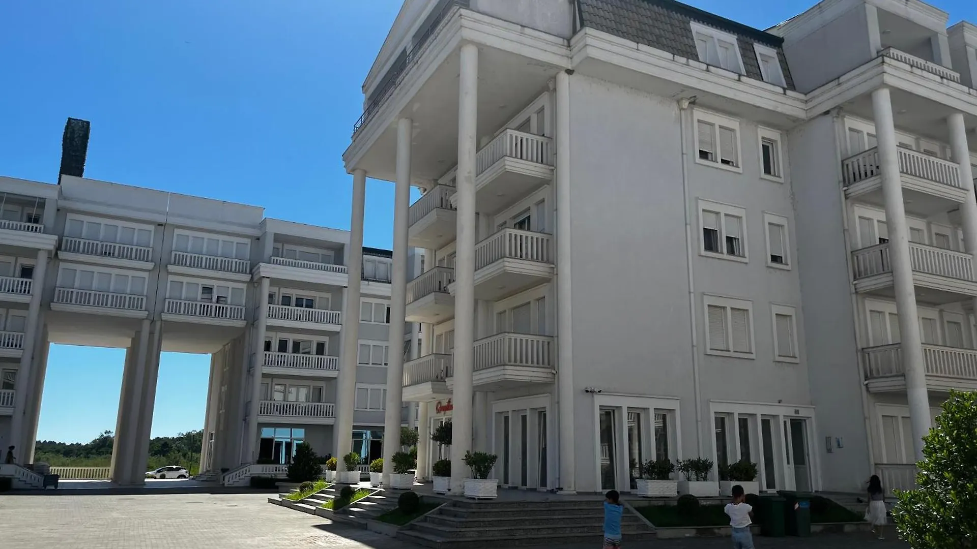 A&D Penthouse 3 Bedroom Apartment Shkoder